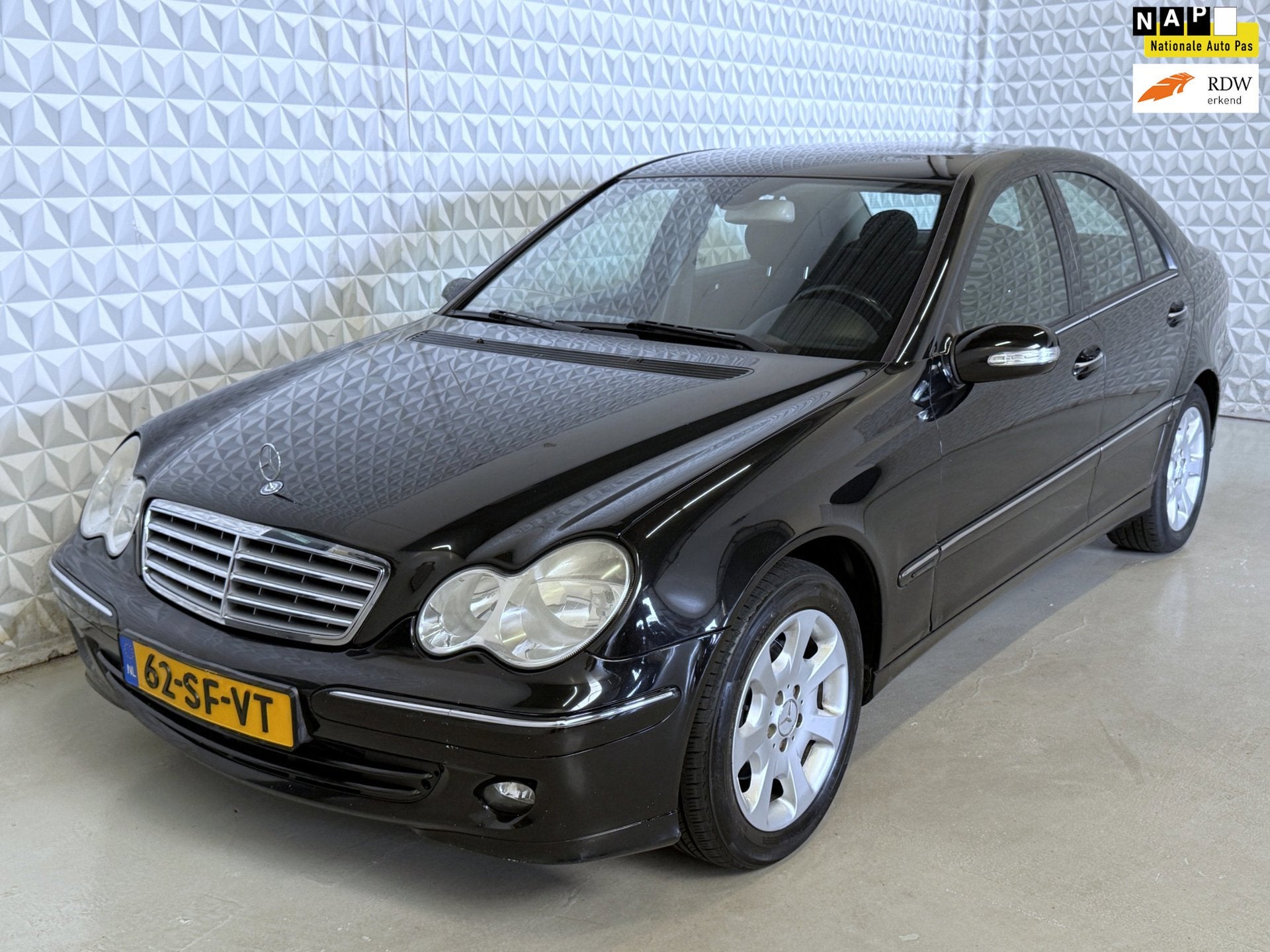 Mercedes-Benz C-klasse 180 K. Elegance Sedan (2006), Auto's, Achterwielaandrijving, Gebruikt, 1796 cc, Zwart