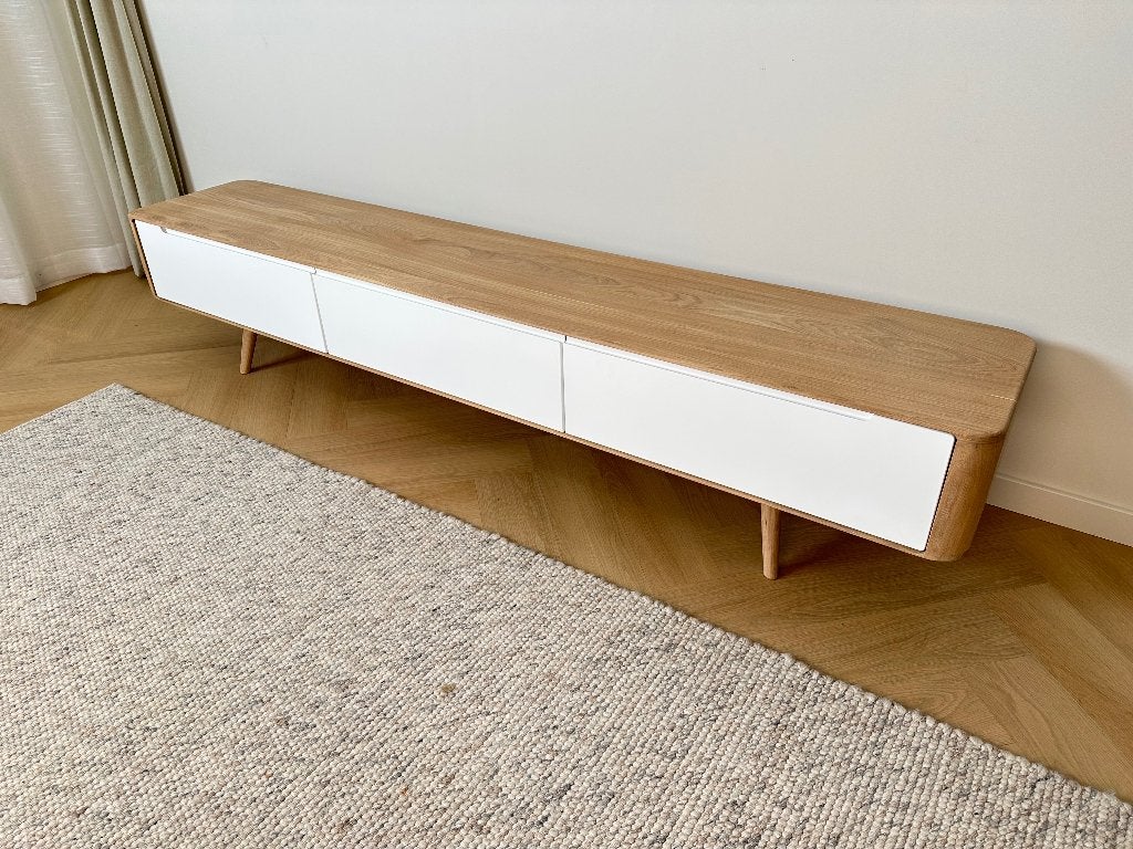 Gazzda design Ena tv meubel 225 houten dressoir was 1590,-, Huis en Inrichting, Kasten | Televisiemeubels, Ophalen, Nieuw, Scandinavisch vintage retro