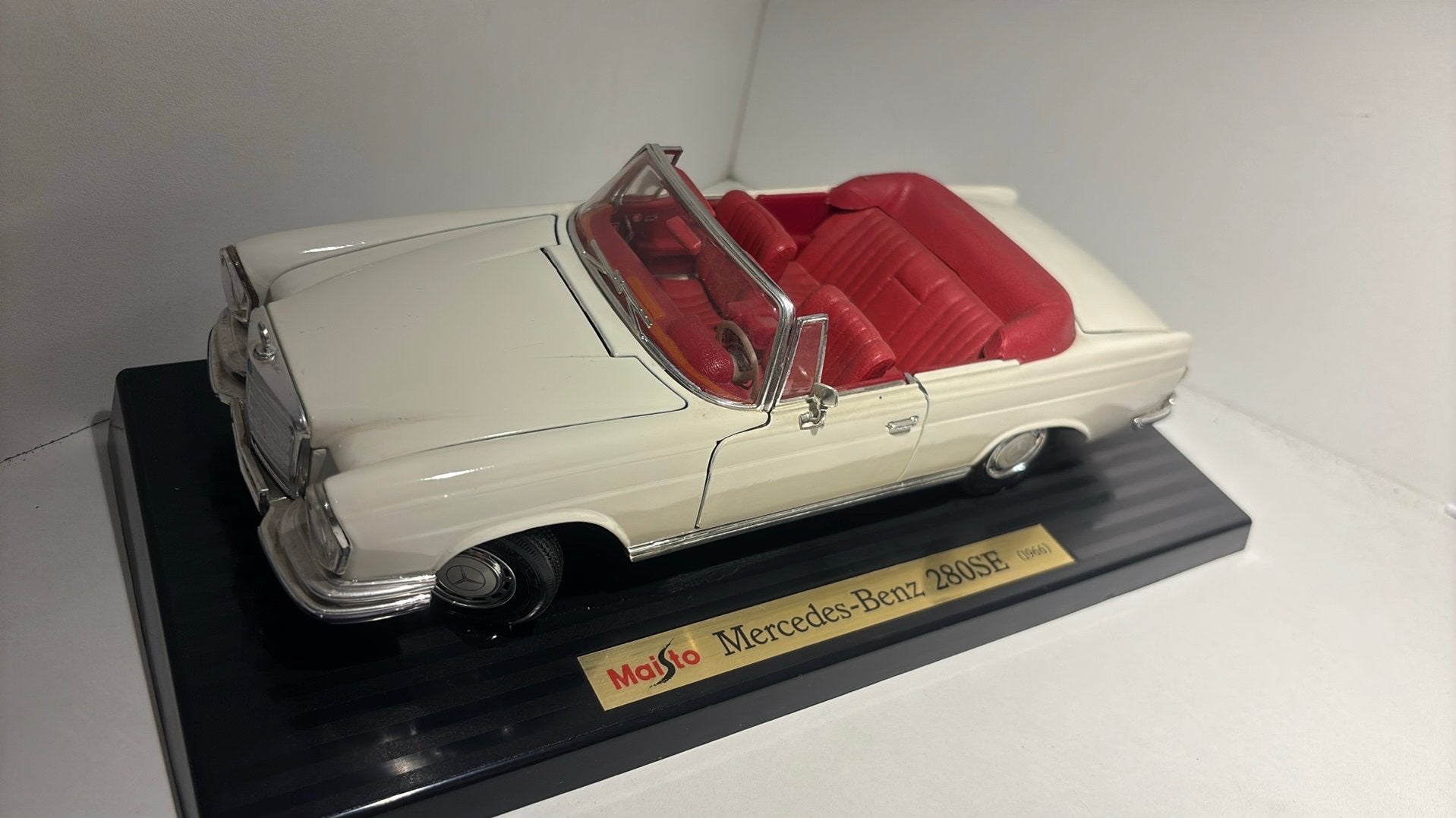 Mercedes benz 280 se wit maisto 1.18, Maisto, Ophalen of Verzenden, A, A