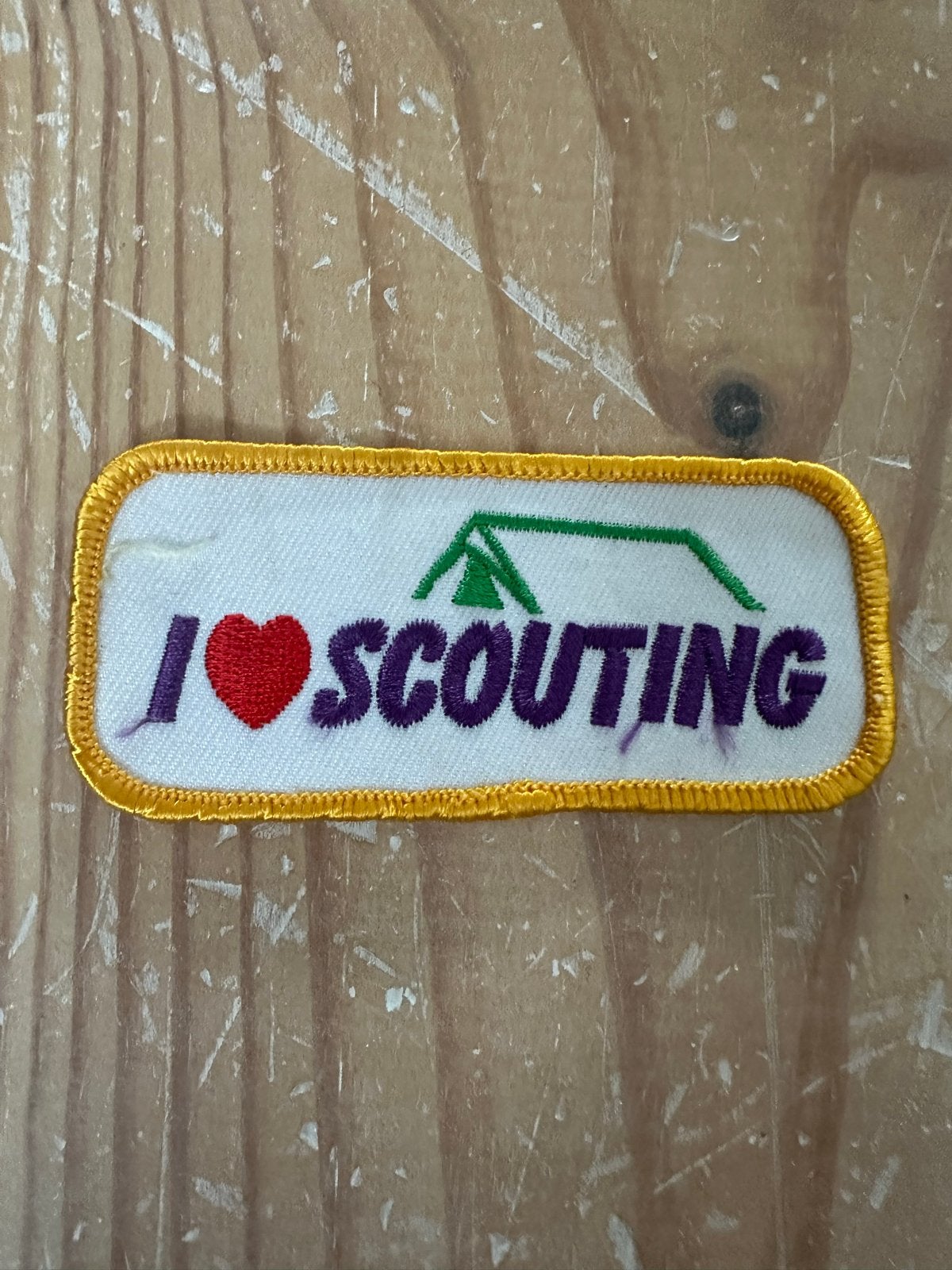 I Love Scouting Embleem - Patch voor Scoutingliefhebbers, Verzamelen, Scouting, Ophalen of Verzenden, Gebruikt, Embleem, Speld of Insigne