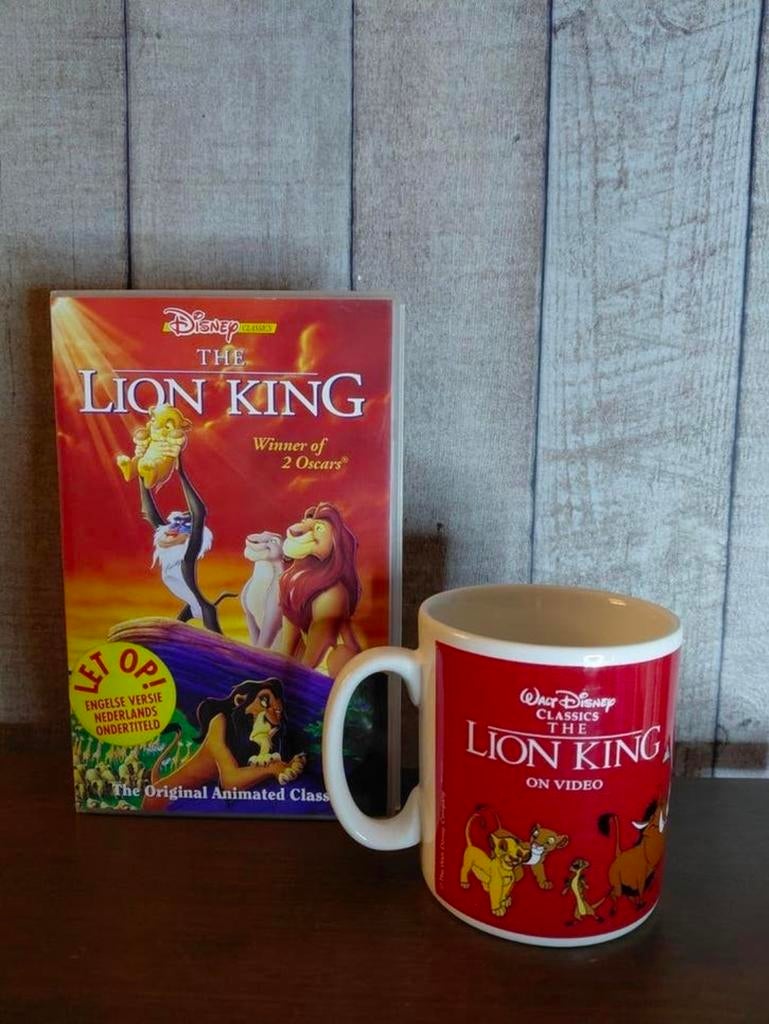 Cadeauset Disney The Lion King videoband en beker., Ophalen of Verzenden, Leeuwenkoning of Jungle Boek, Zo goed als nieuw, Overige typen