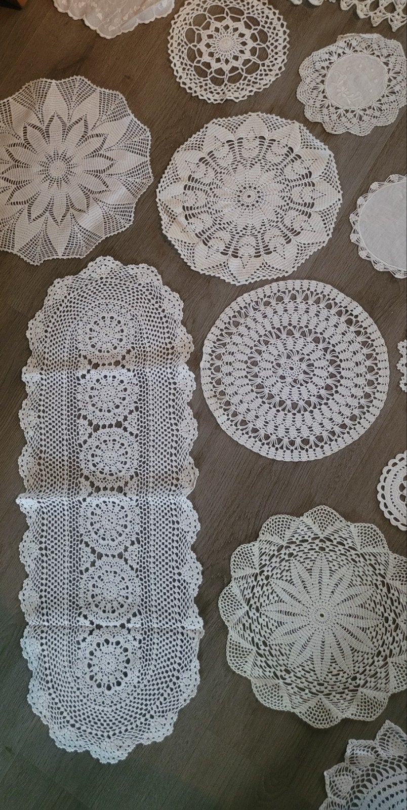 25 Vintage eigengehaakte kleedjes van Oma's zolder, Antiek en Kunst, Ophalen of Verzenden