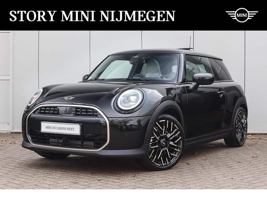 MINI Hatchback Cooper C Automaat / Pakket M / Favoured / 18", Auto's, 156 pk, Met garantie (alle), 4 stoelen, Zwart