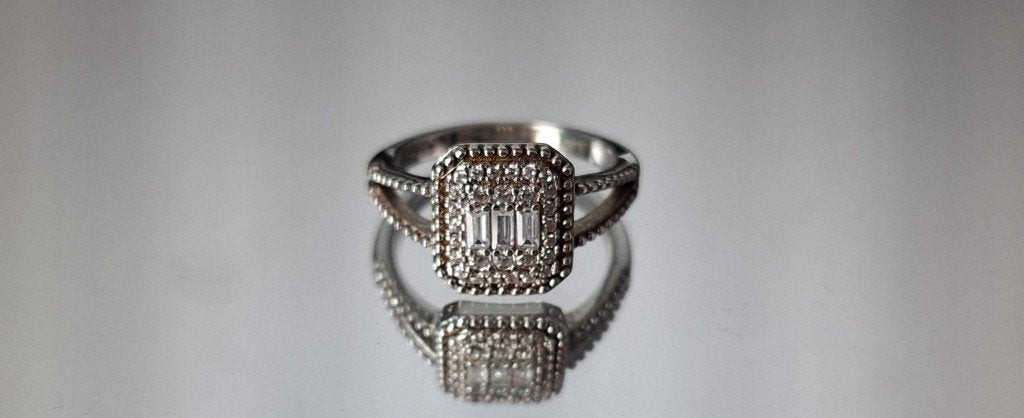 925 Zilveren Ring met Zirkonia's – Halo Design, Zilverenedelstenen, 19 tot 20, Nieuw, Ophalen of Verzenden