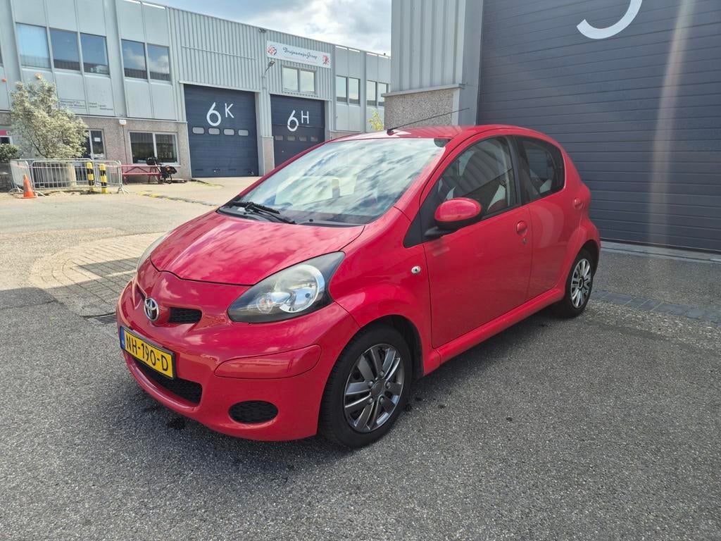 Toyota Aygo AUTOMAAT 1.0 12V Vvt-i 5DRS MMT 2009 Rood, 4 stoelen, 68 pk, Bedrijf, Geïmporteerd
