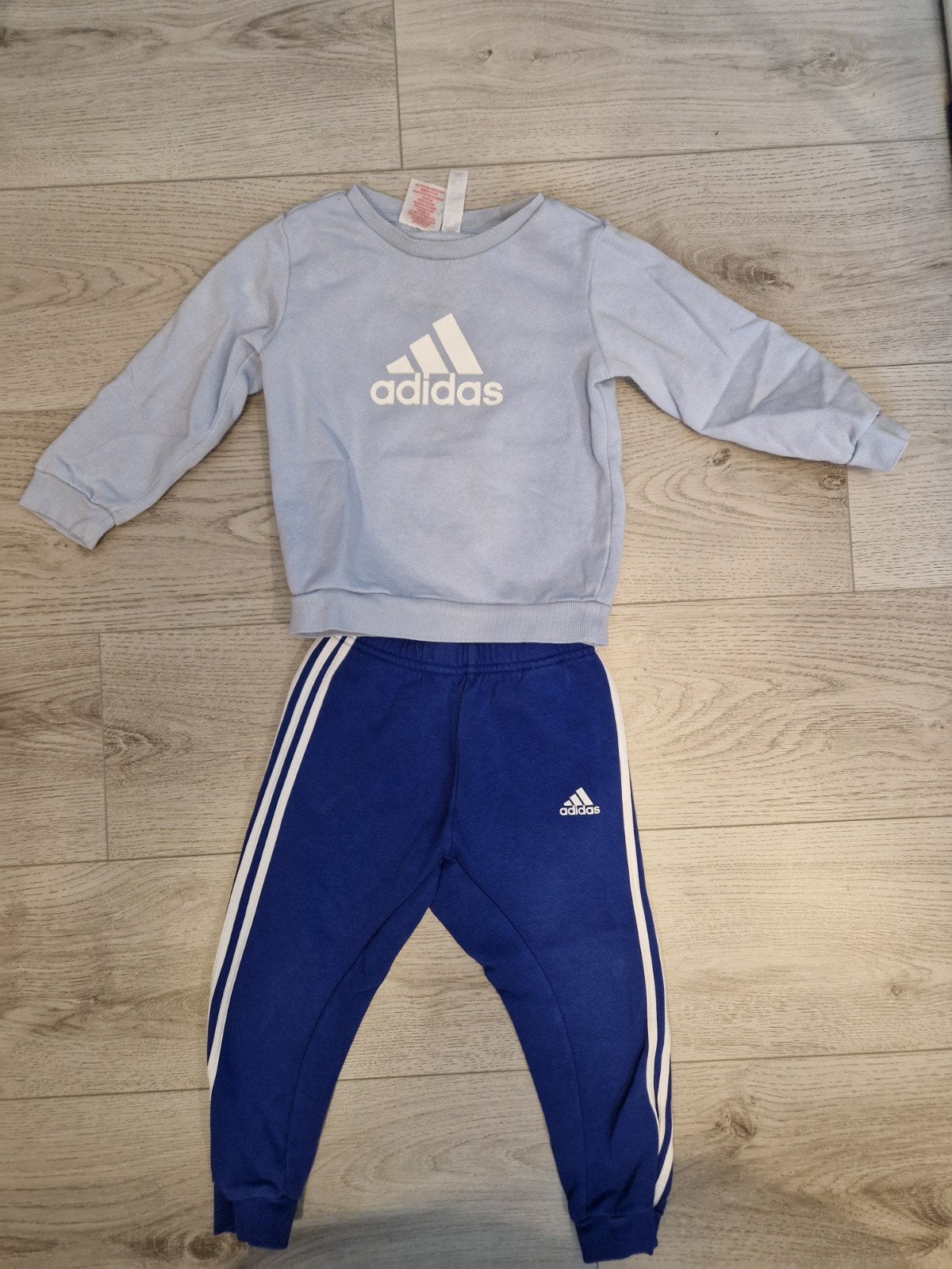 leuk adidas setje. 2/3 jaar, Ophalen