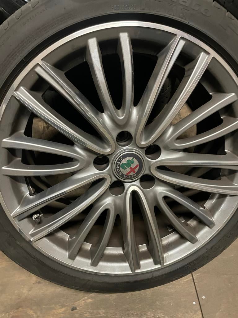 Alfa Romeo Giulia 18 inch wielen, Auto-onderdelen, Banden en Velgen, Ophalen, 18 inch, Gebruikt, Banden en Velgen