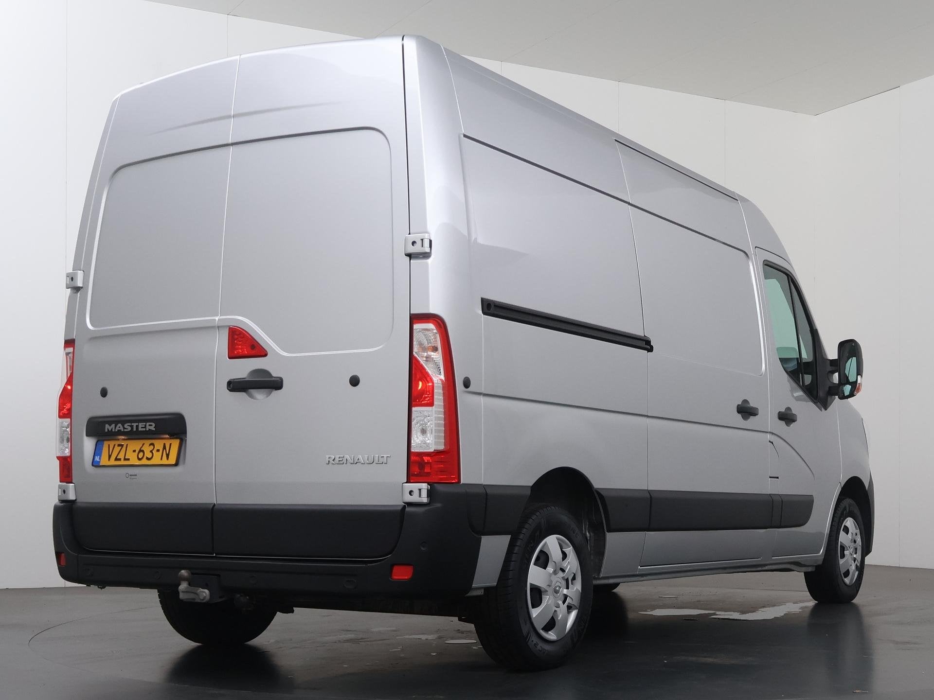Renault Master T35 | 2.3 dCi | 135 | L2 H2 | WORK EDITION |, Voorwielaandrijving, Gebruikt, Euro 6, 4 cilinders