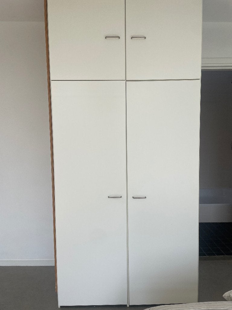 Kledingkast, Ophalen, Met deur(en), Gebruikt, 100 tot 150 cm