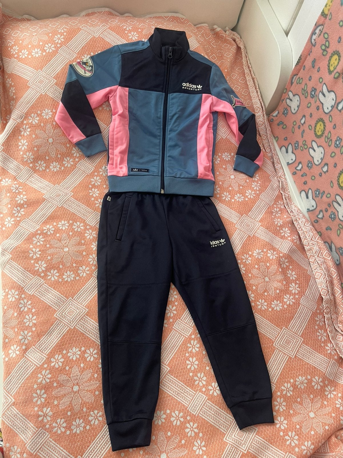 Adidas meisjes pyjama, Kinderen en Baby's, Ophalen of Verzenden, Zo goed als nieuw, Meisje, Schoentjes