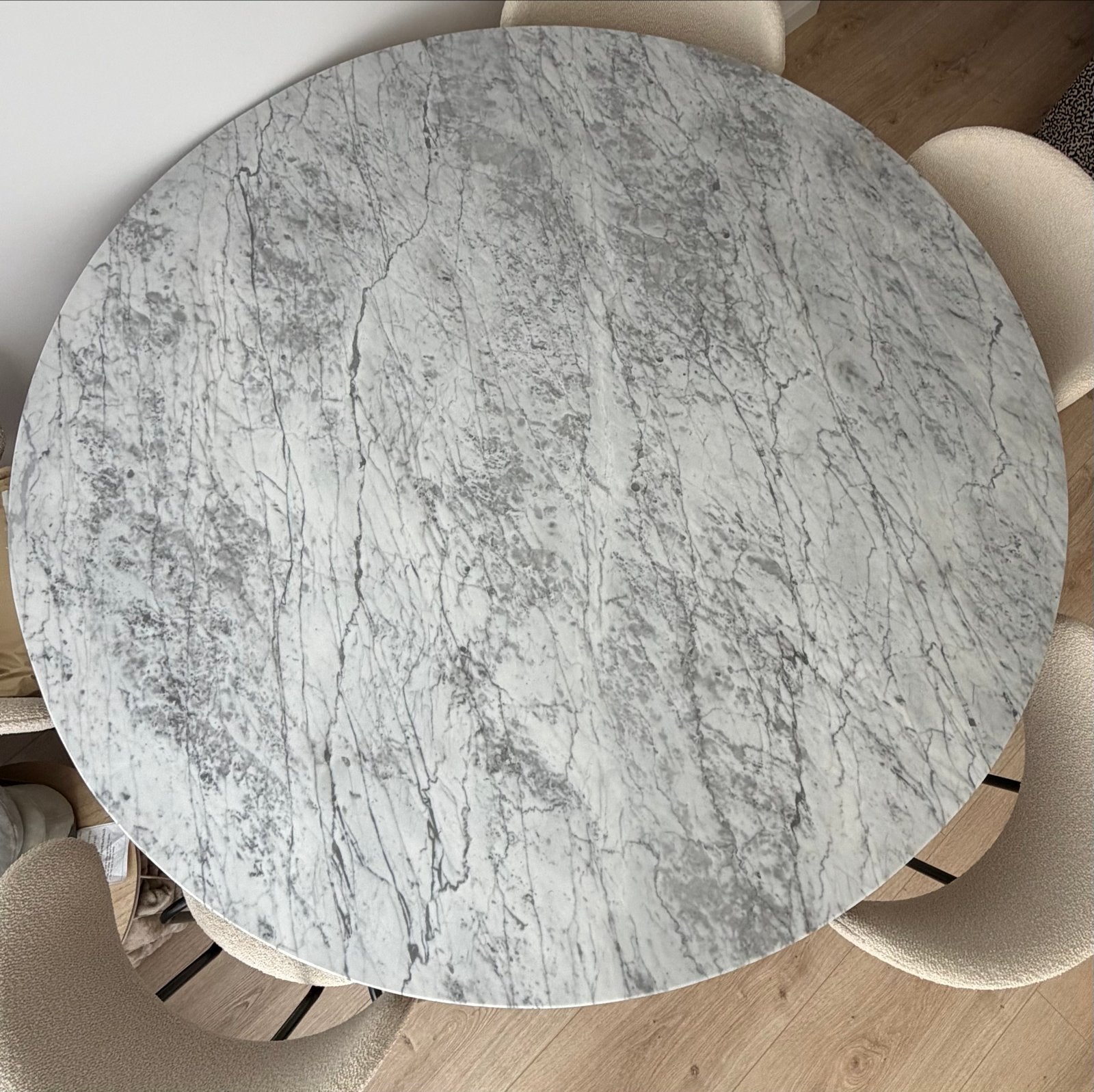 Ronde marmeren eettafel met metalen onderstel, Huis en Inrichting, Ophalen, 100 tot 150 cm, Rond, Zo goed als nieuw