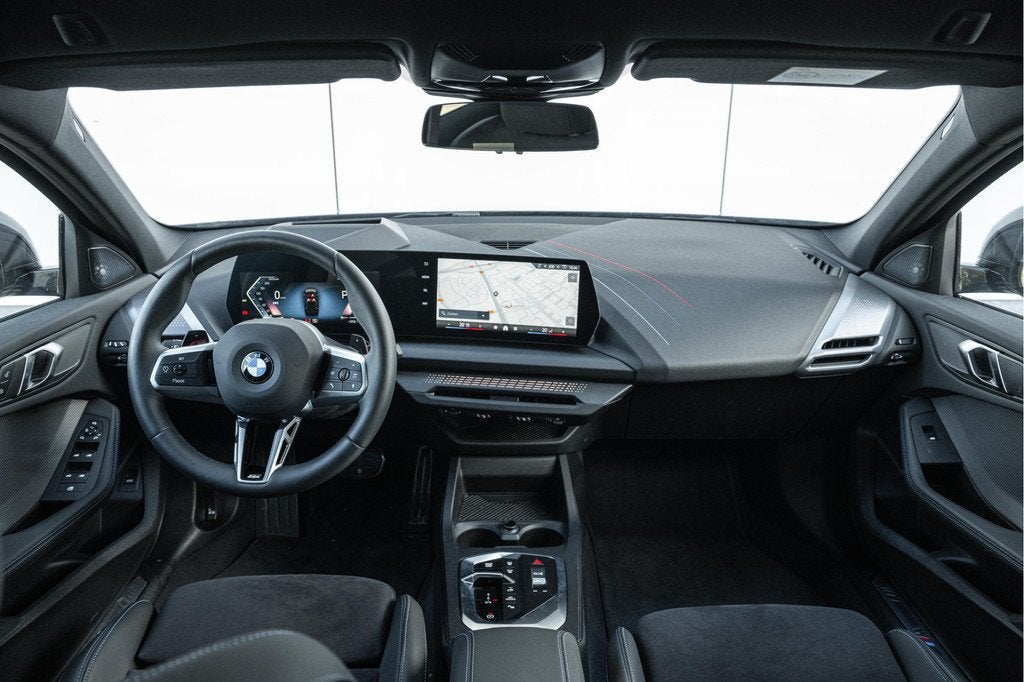 BMW 1 Serie 120 M Sport Automaat / Sportstoelen / Comfort Ac, Auto's, BMW, Gebruikt, 156 pk, Met garantie (alle), Zwart