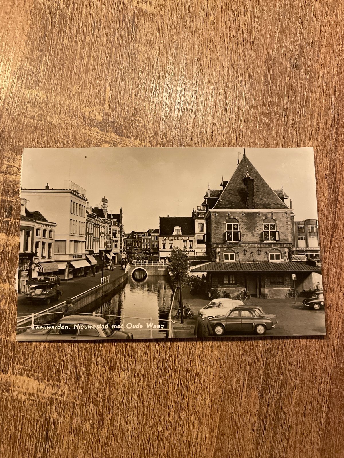 Ansichtkaart Leeuwarden, Nieuwestad met Oude Waag, Ophalen of Verzenden, 1960 tot 1980, Gelopen, Friesland