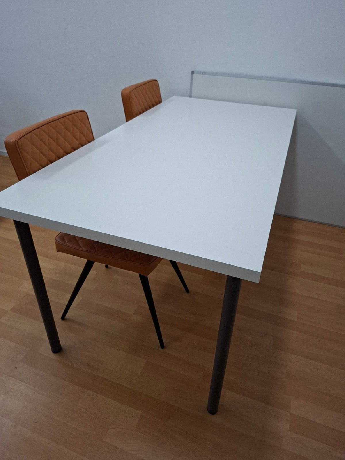 Moderne witte eettafel met metalen poten, Ophalen, 100 tot 150 cm, Overige materialen, Nieuw