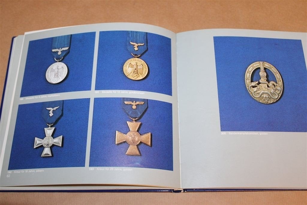 Orden Dritten Reiches — Duitse Onderscheidingen 1933-1945, Ophalen of Verzenden, Gelezen, Europa