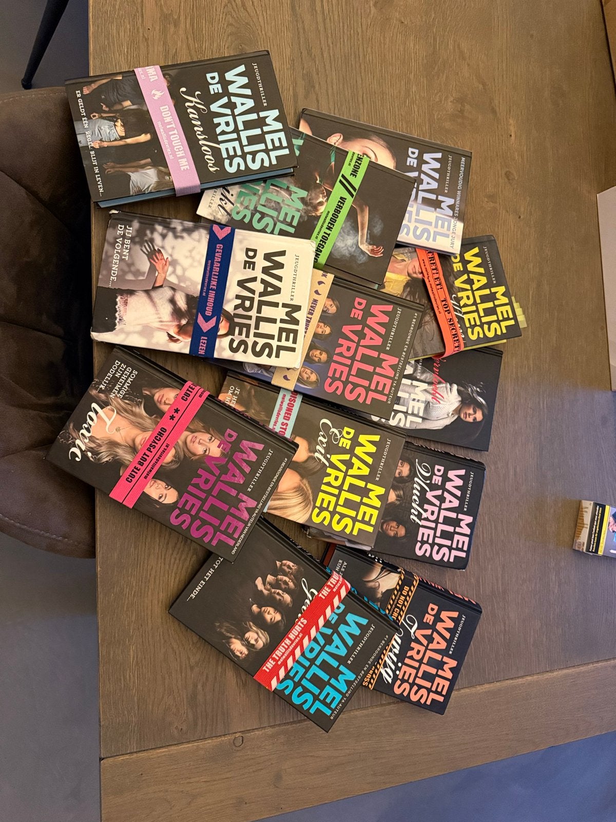 Mel Wallis de Vries boeken - Jeugdthrillers (12 stuks), Ophalen of Verzenden, Gelezen, Nederland