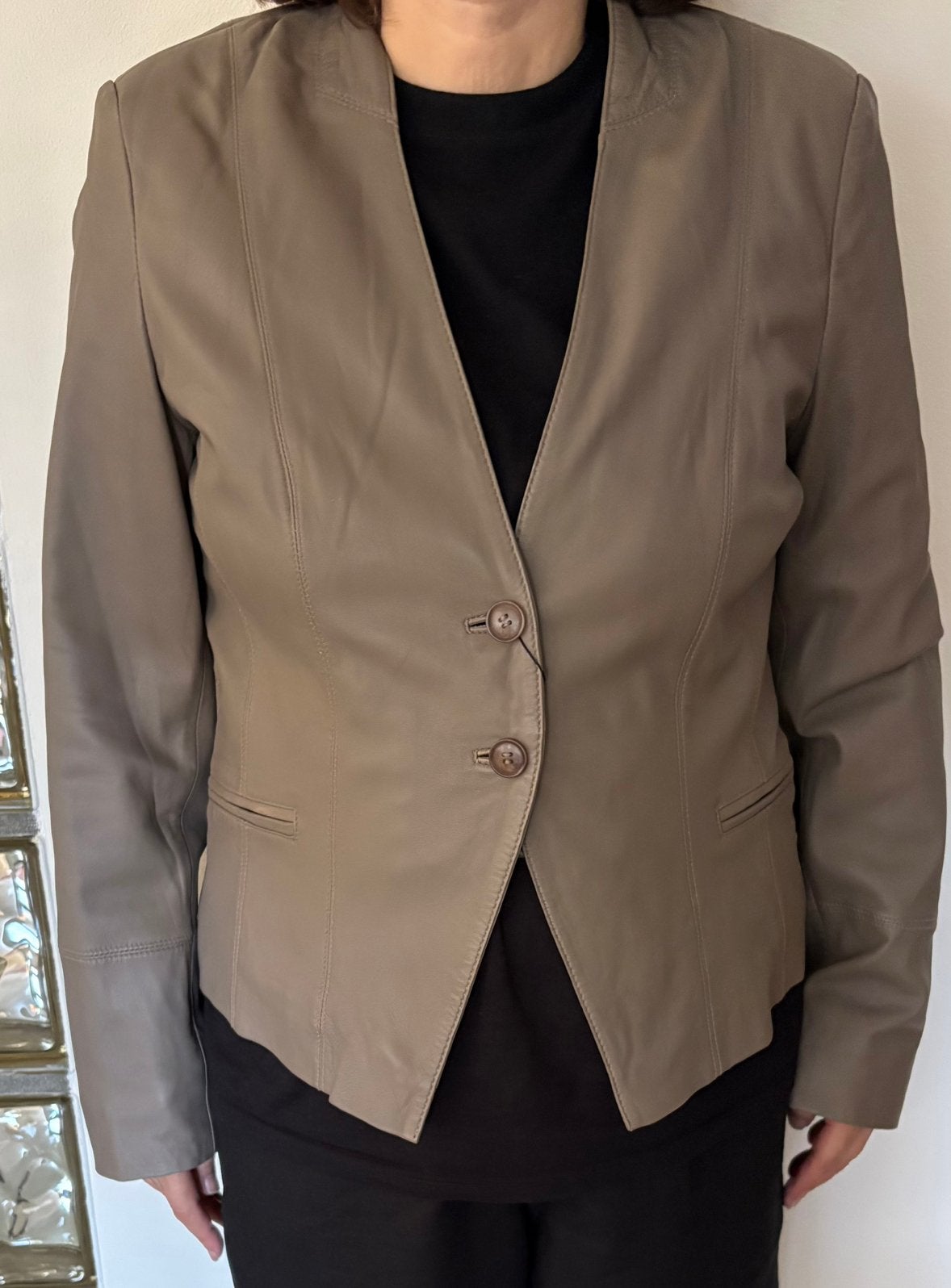 Arma Stijlvol leren jasje maat 40, herfst, office, Kleding | Dames, Jasjes, Kostuums en Pakken, Maat 38/40 (M), Beige, Nieuw, Ophalen of Verzenden