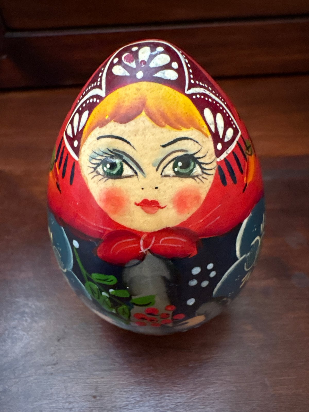 Russische Matroesjka pop - Handgeschilderd houten ei, Verzamelen, Poppetjes en Figuurtjes, Ophalen of Verzenden, Zo goed als nieuw