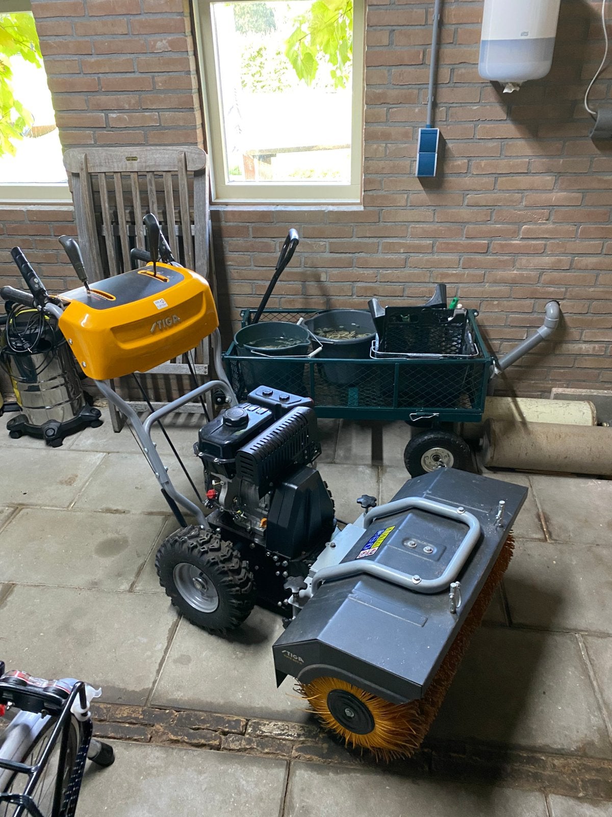 Mooie STIGA veegmachine 80cm breed, Ophalen, Zo goed als nieuw