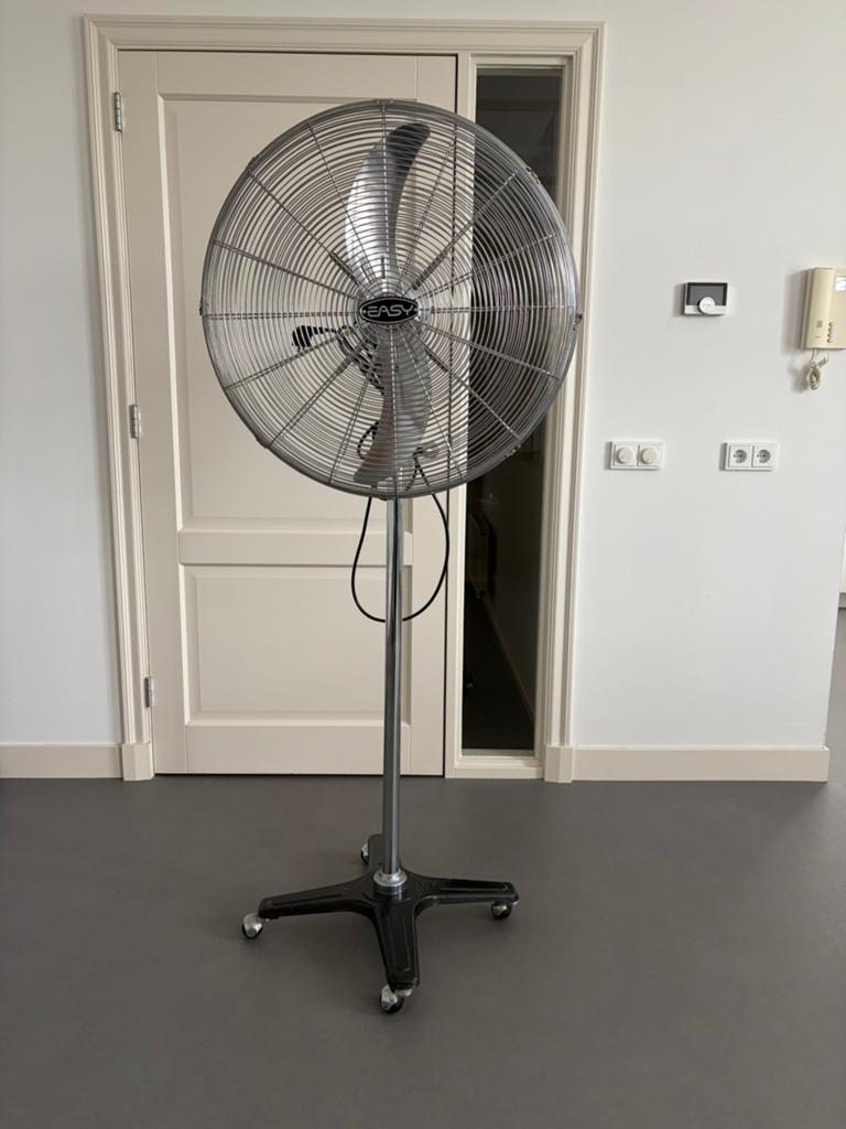 Retro industriële staande ventilator, Ophalen, Gebruikt, Statiefventilator