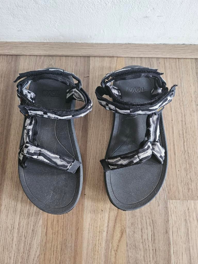 Teva sandalen zwart/wit - comfortabel en stijlvol, Kinderen en Baby's, Kinderkleding | Schoenen en Sokken, Gebruikt, Jongen of Meisje