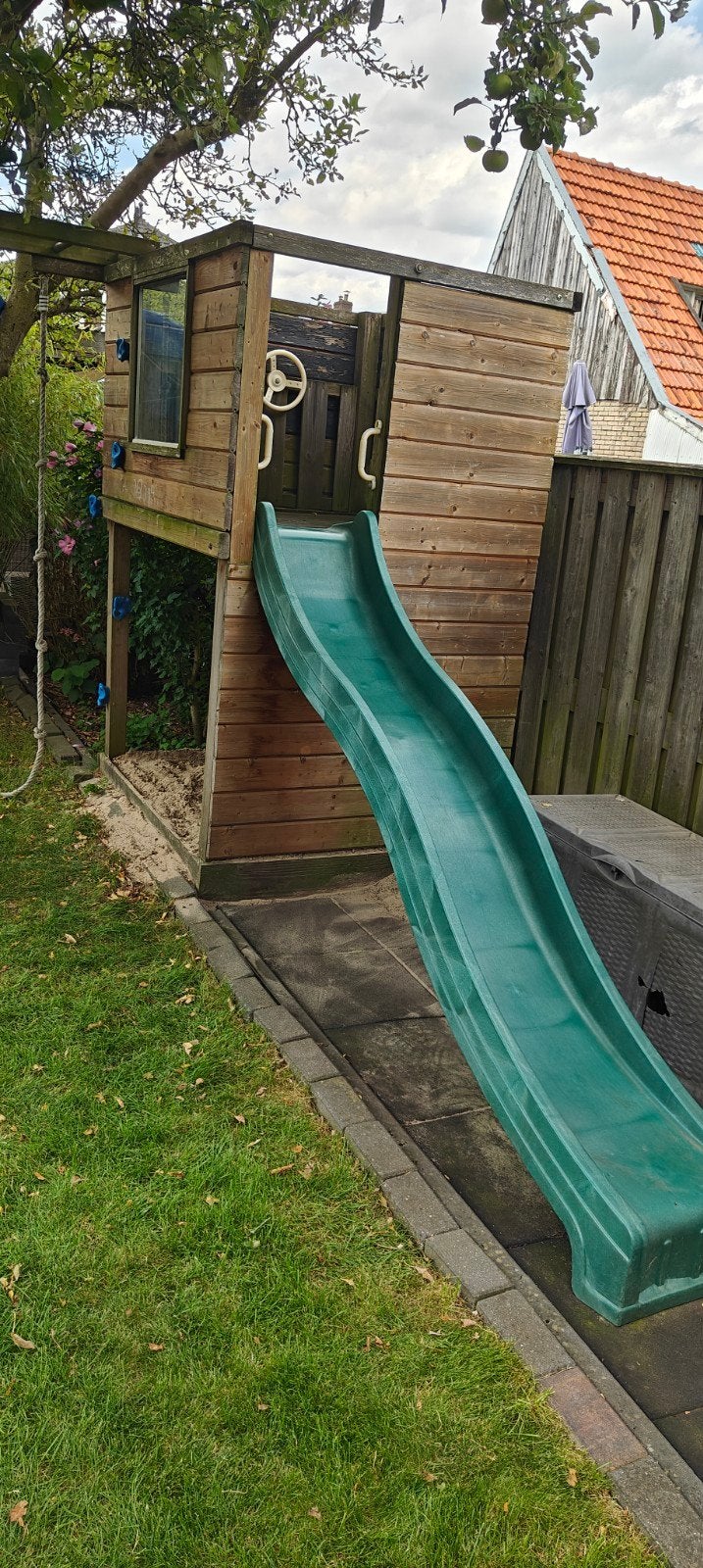 Houten speelhuisje met glijbaan en klimrek, Ophalen of Verzenden, Gebruikt, Hout