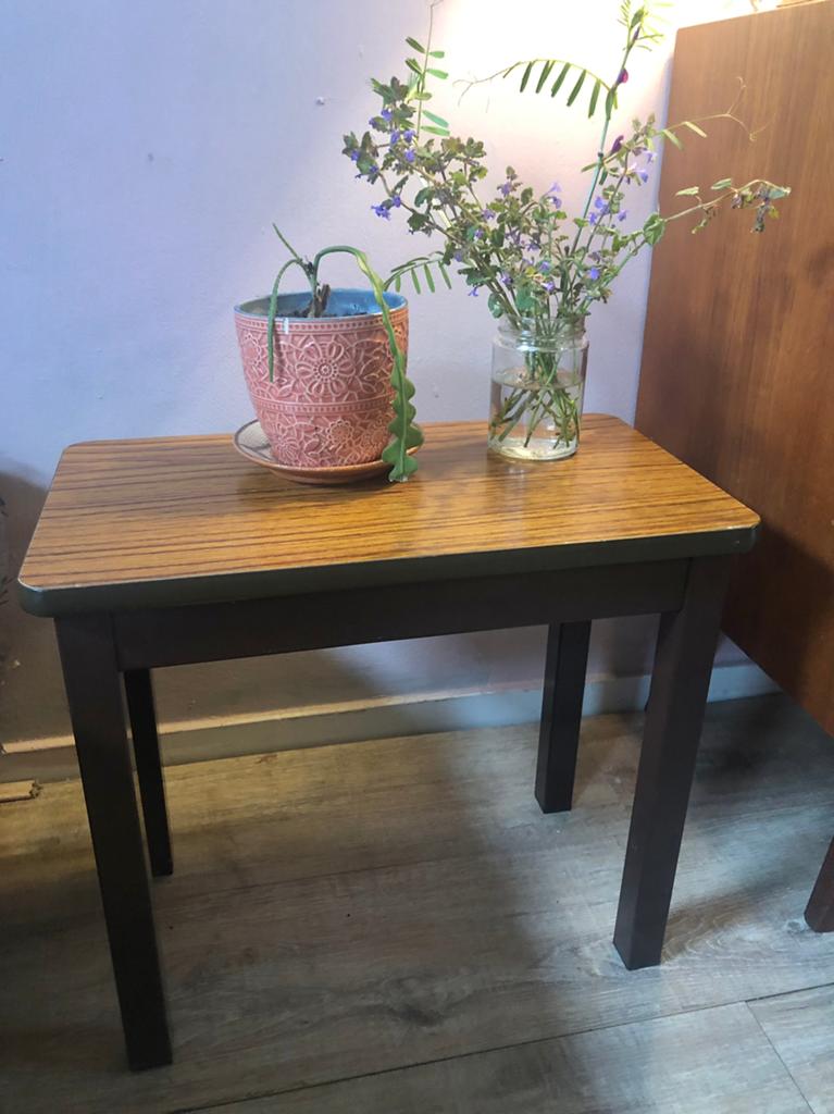 Vintage bijzettafel plantentafel, formica en metaal, Ophalen of Verzenden, Huis en Inrichting