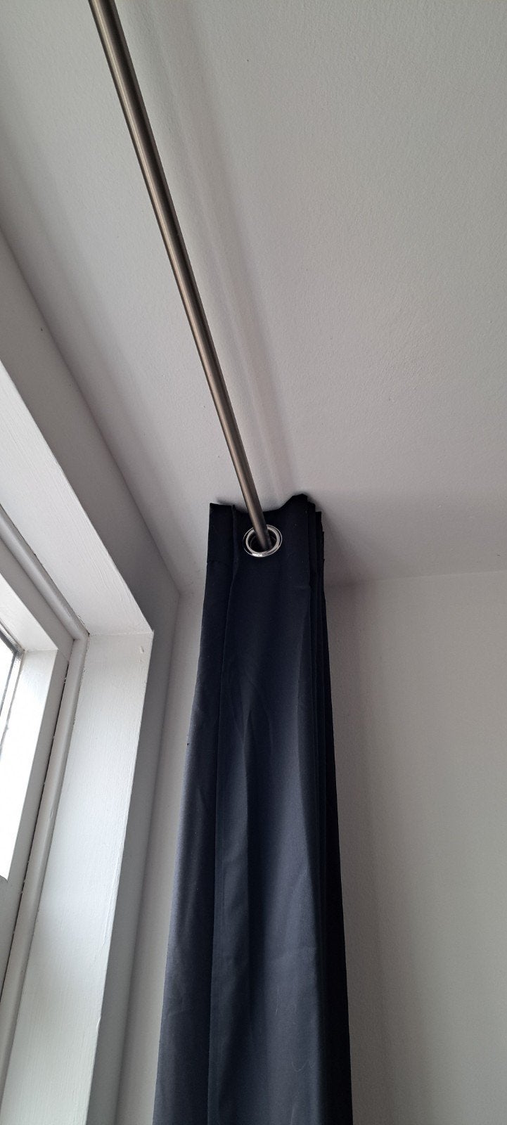 2 zwarte gordijnen met ringen 140x260 cm, Ophalen, Met ringen, Gebruikt, Zwart
