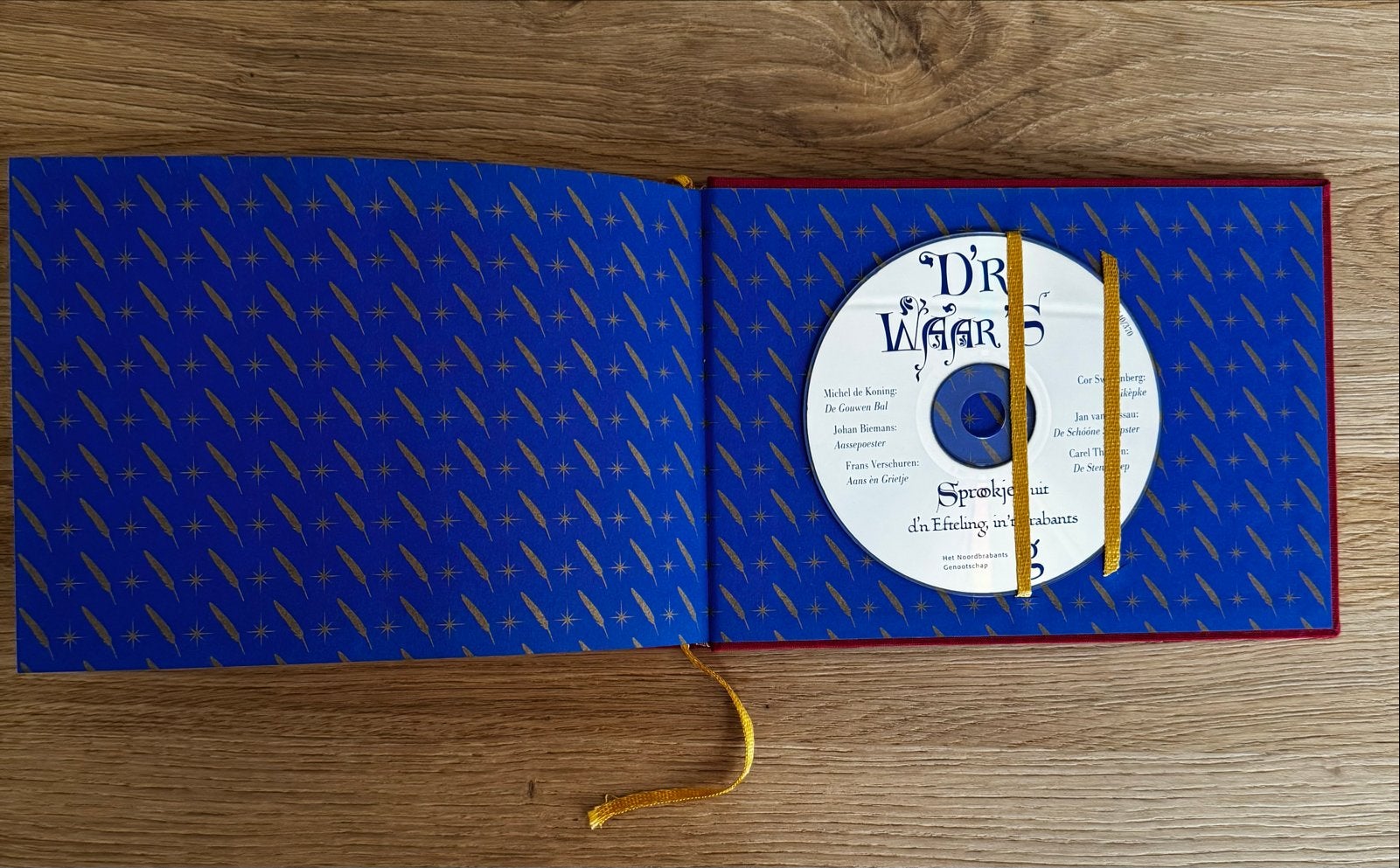 D'r Waar's Sprookjes uit d'n Efteling in't Brabants + CD, Ophalen of Verzenden, Zo goed als nieuw