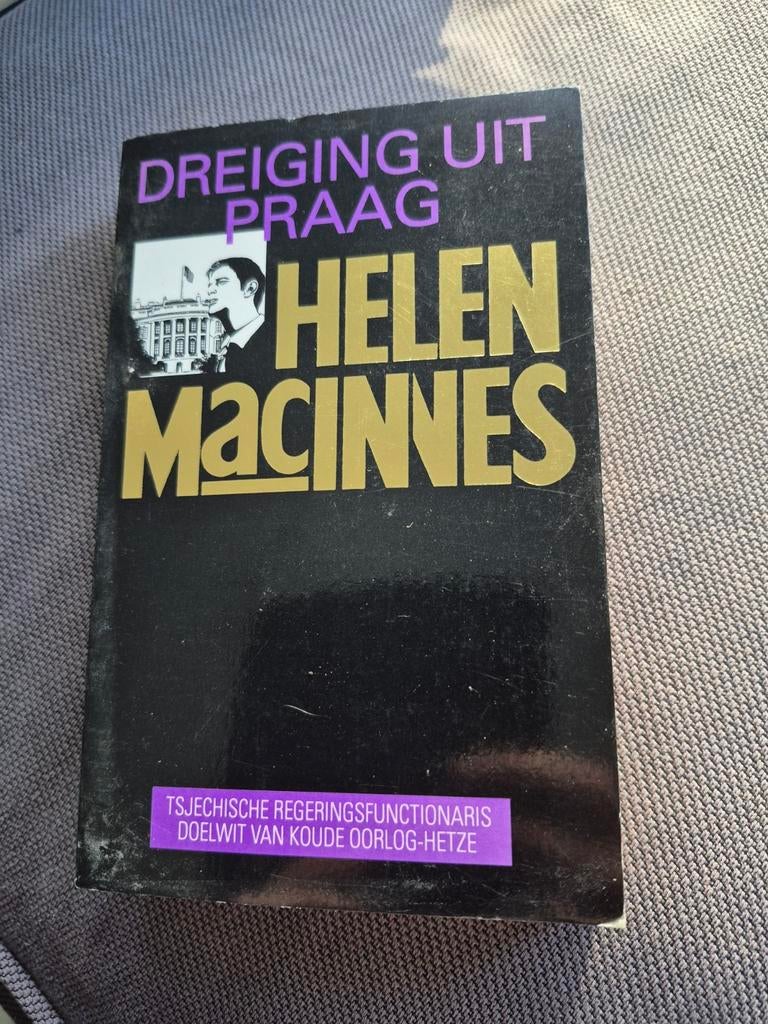 Dreiging uit Praag - Helen MacInnes (Spionageroman), Ophalen of Verzenden, Gelezen, Helen MacInnes, Europa overig