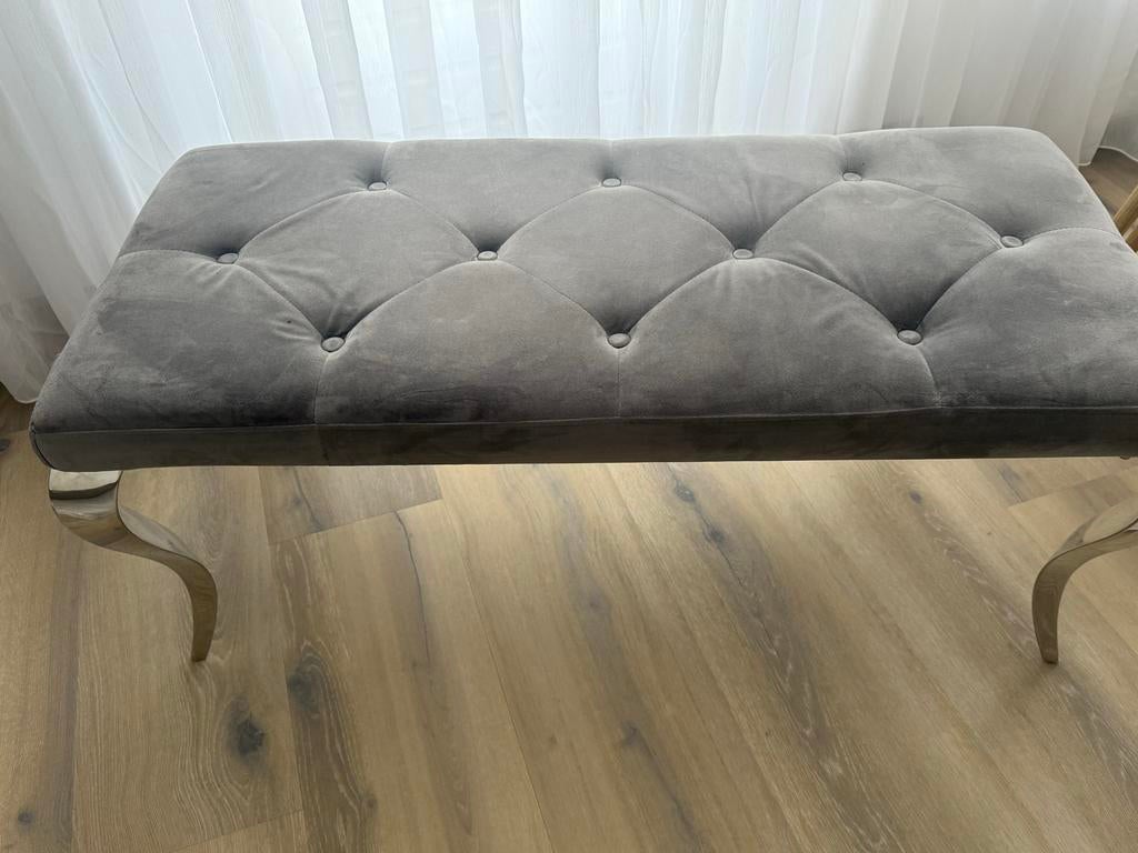 Luxe fluwelen bankje/poef met chromen poten, Huis en Inrichting, Banken | Voetenbanken en Poefen, Ophalen, 50 tot 75 cm, Zo goed als nieuw