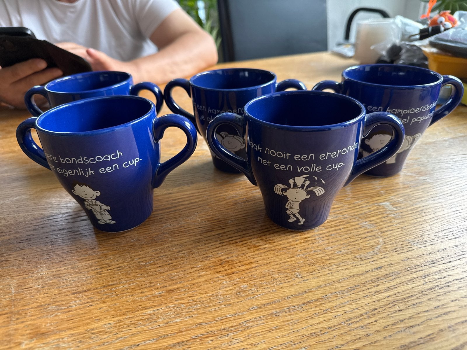 Set van 5 Blue Band 2000 mokken met grappige teksten, Overige merken, Keramiek, Vintage, Zo goed als nieuw