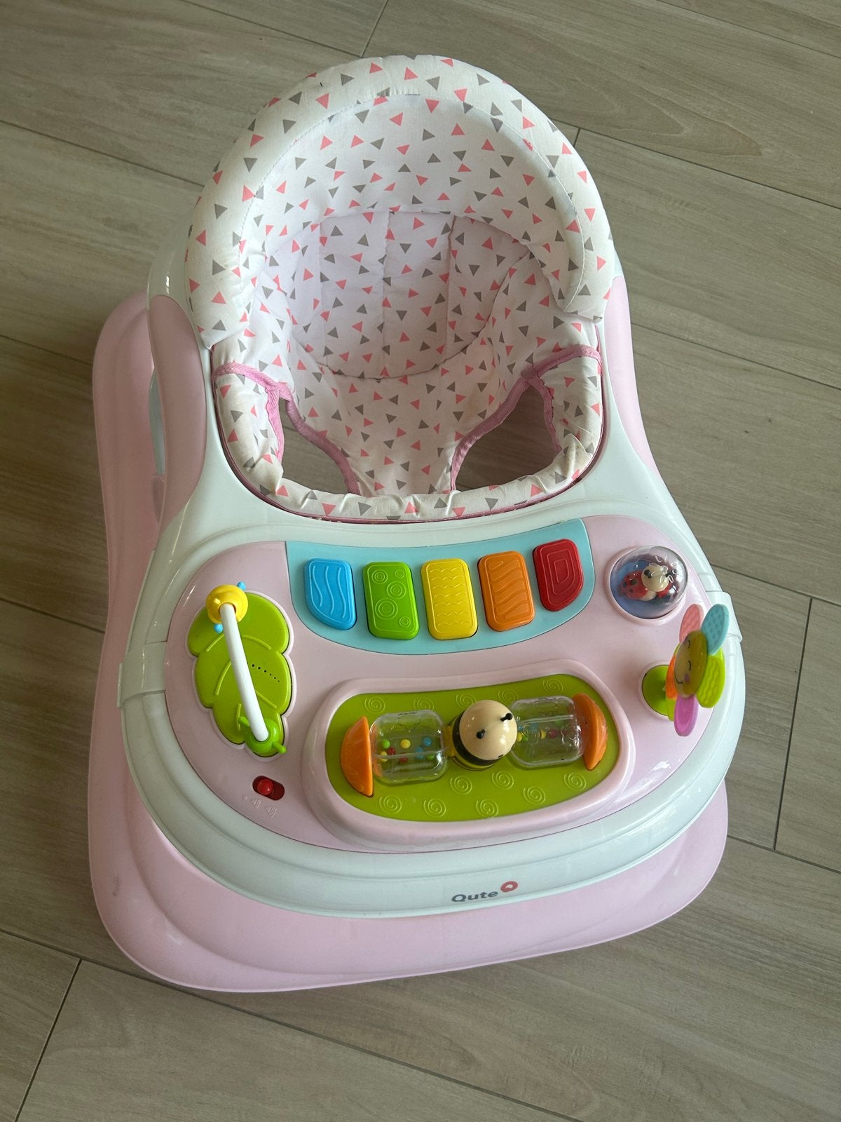 Qute babywalker / loopstoel met speelgoedpaneel - roze, Ophalen of Verzenden, Gebruikt