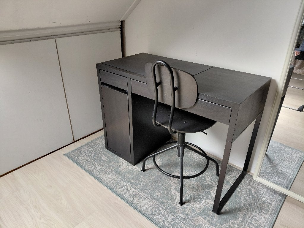 Bureau met stoel ook te gebruiken als makeup tafel, Ophalen, 105 cm, Gebruikt, Hout