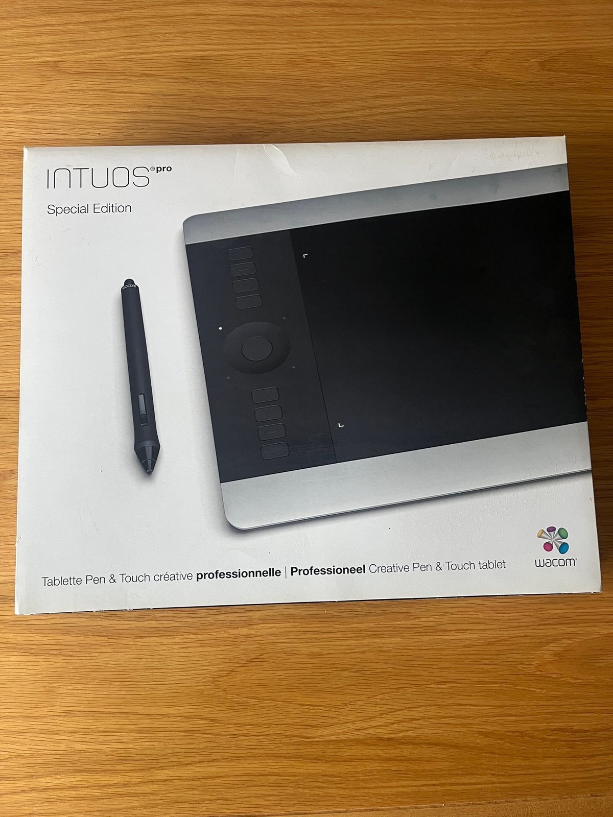 Wacom Intuos Pro Special Edition tekentablet, Computers en Software, Tekentablets, Ophalen of Verzenden, Multi-touch, Zo goed als nieuw