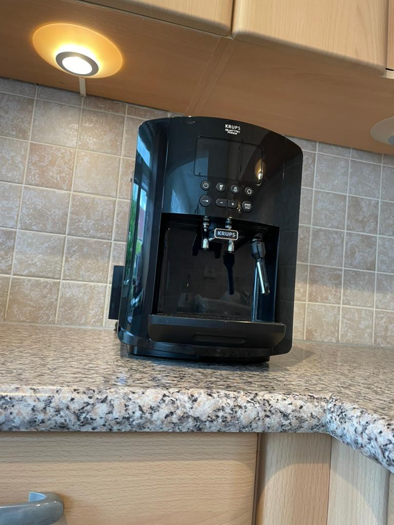 Krups volautomatische koffiemachine EA8170, Gebruikt, Koffiemachine, Afneembaar waterreservoir, Koffiebonen