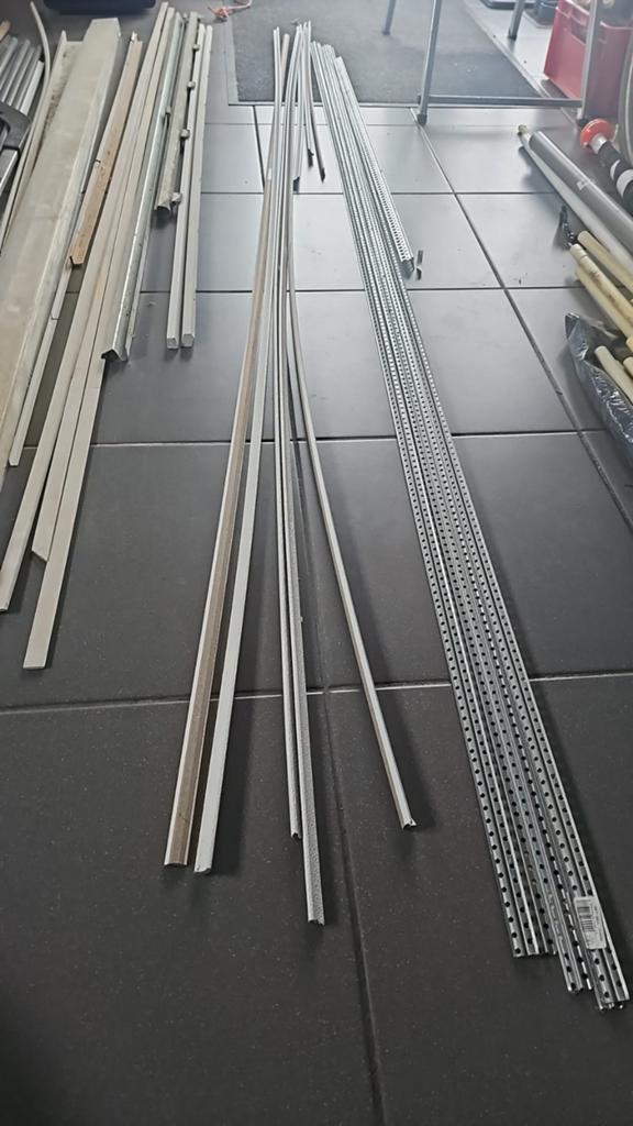 5 stucprofielen + rest hoekprofiel, Doe-het-zelf en Verbouw, Metalen, Ophalen