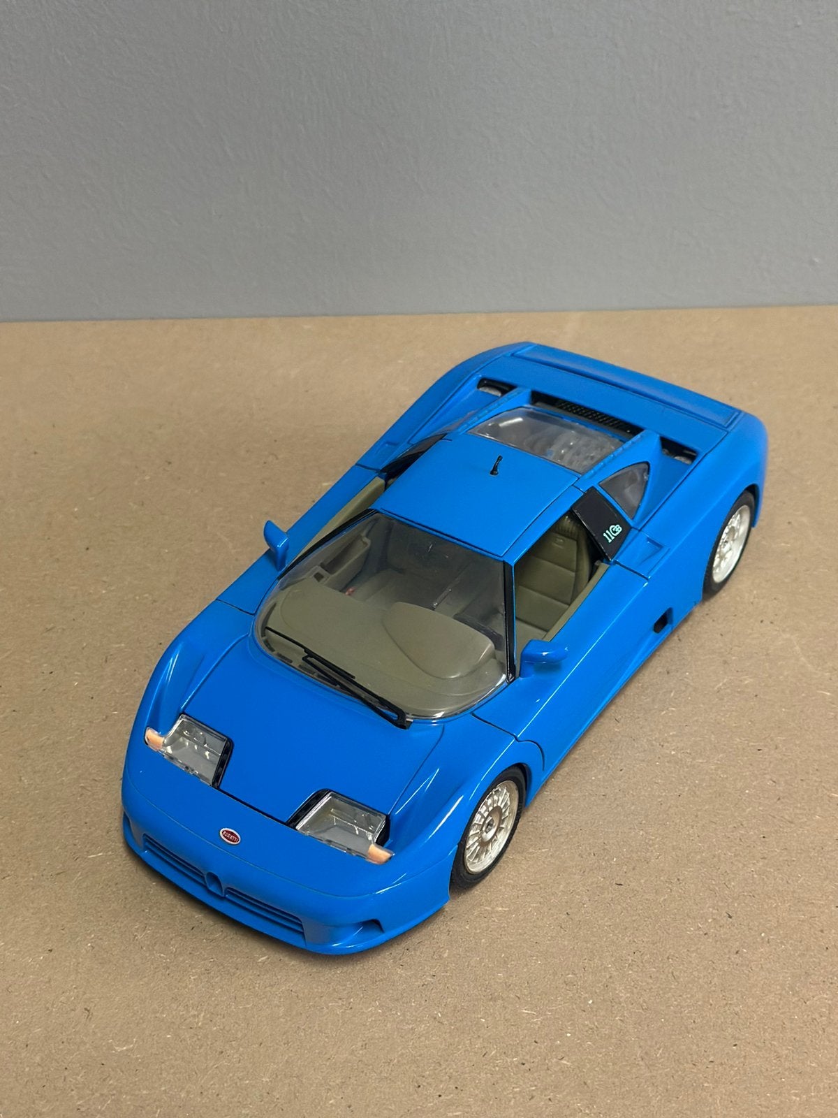 Bugatti 11gb modelauto 1:18 bburago, Ophalen of Verzenden, Zo goed als nieuw, Auto, Bburago
