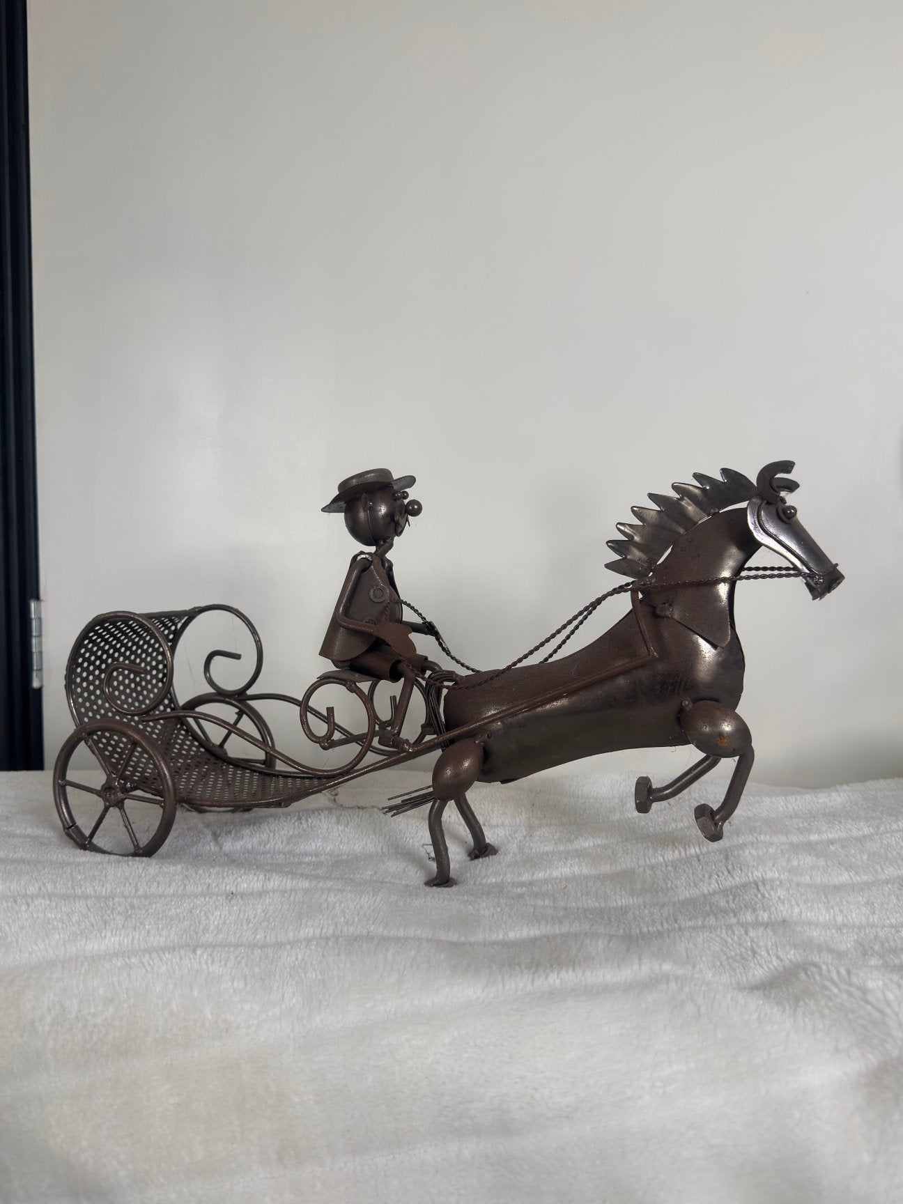 Metalen wijnrek - mannetje op koets met paard, Ophalen of Verzenden, Zo goed als nieuw