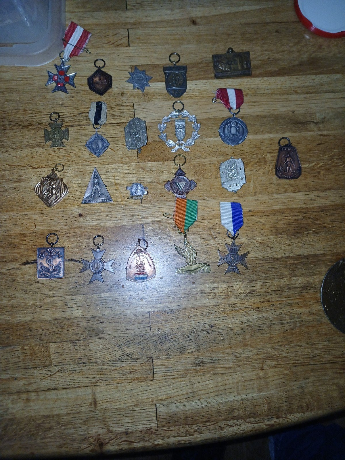 Diverse militaire medailles en insignes, Verzamelen, Ophalen of Verzenden, Overige soorten, Overige gebieden, Lintje, Medaille of Wings