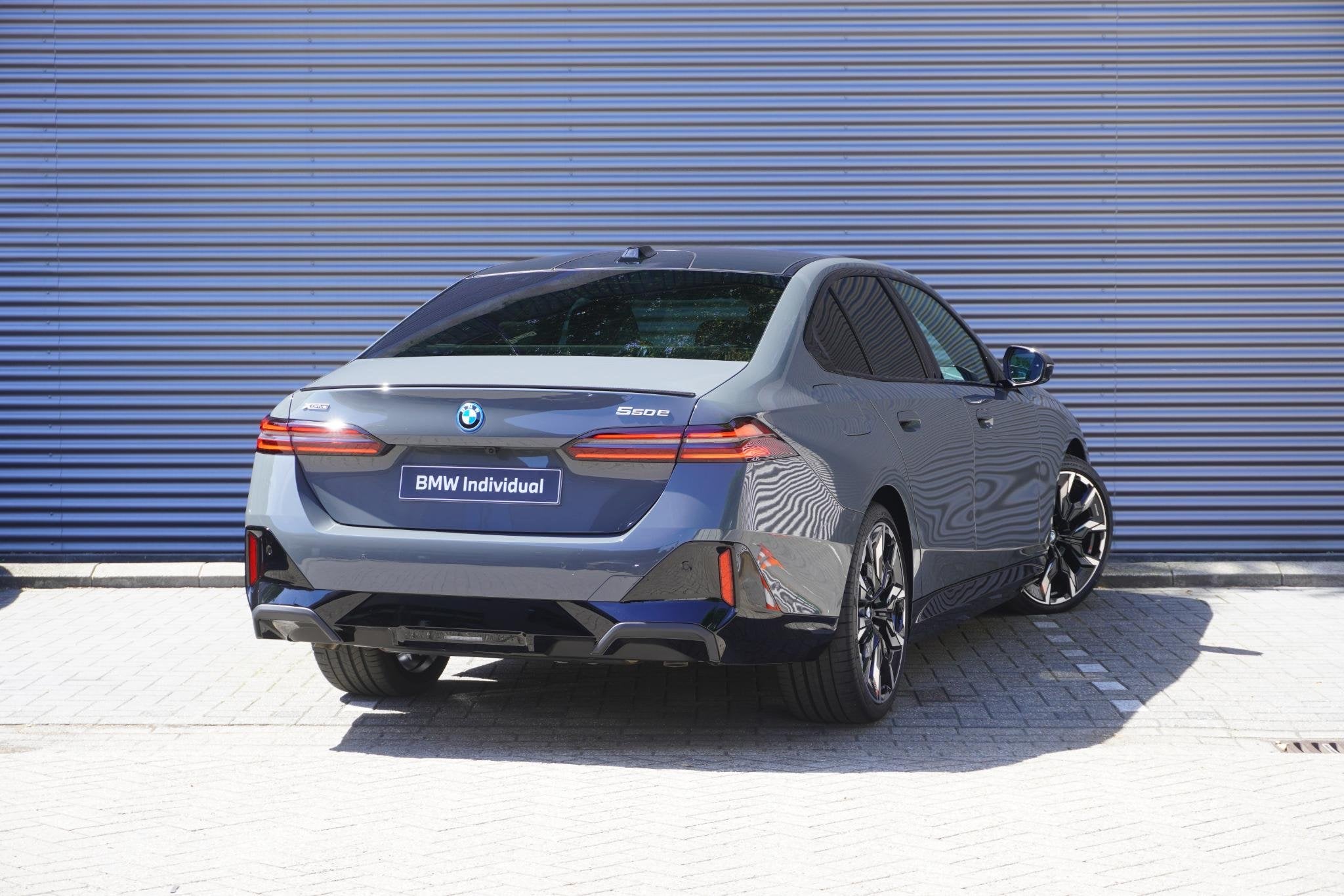 BMW 5-serie 550e xDrive M Sportpakket Pro | Innovation Pack, Auto's, BMW, Automaat, Overige kleuren, 135 min, Plug-in hybride