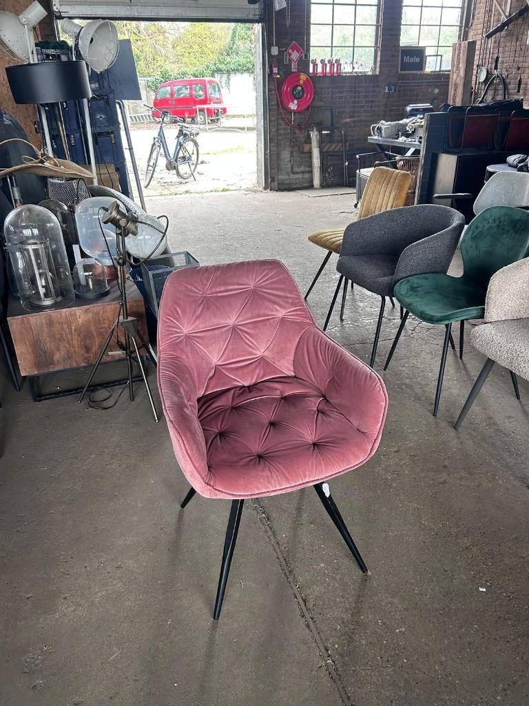 Koopje: 2 eetkamerstoelen roze zacht stof outlet korting, Ophalen, Twee, Overige kleuren, Nieuw