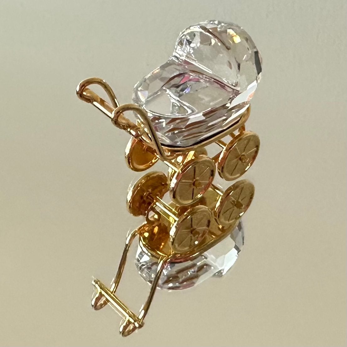 Kinderwagen goud 9460/000/024, Verzamelen, Swarovski, Ophalen, Zo goed als nieuw, Figuurtje