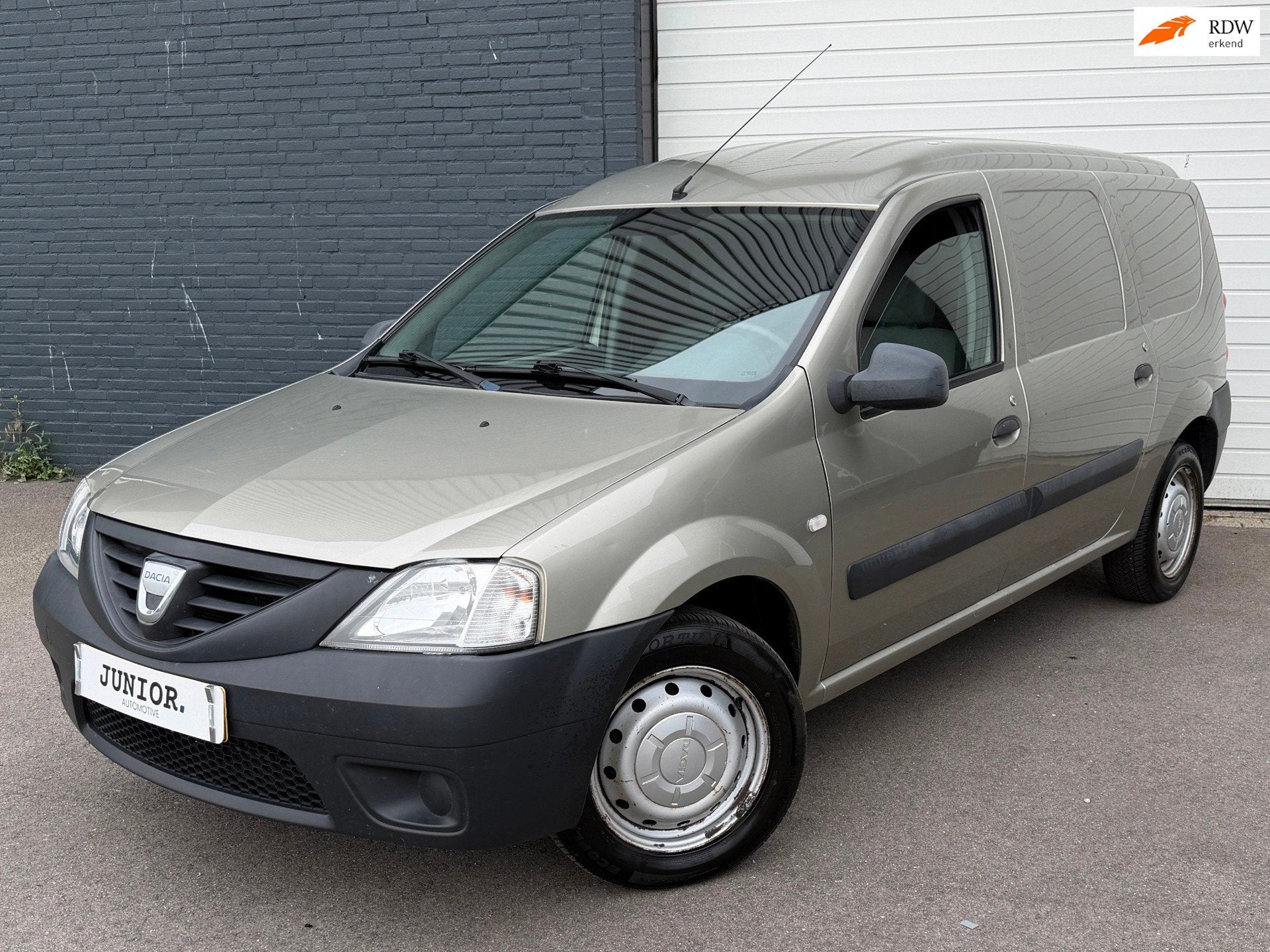 Dacia Logan 1.6 BENZINE/MARGE/BLUETOOTH/RIEMVV, Auto's, Bestelauto's, Euro 5, Stof, Gebruikt, Zwart