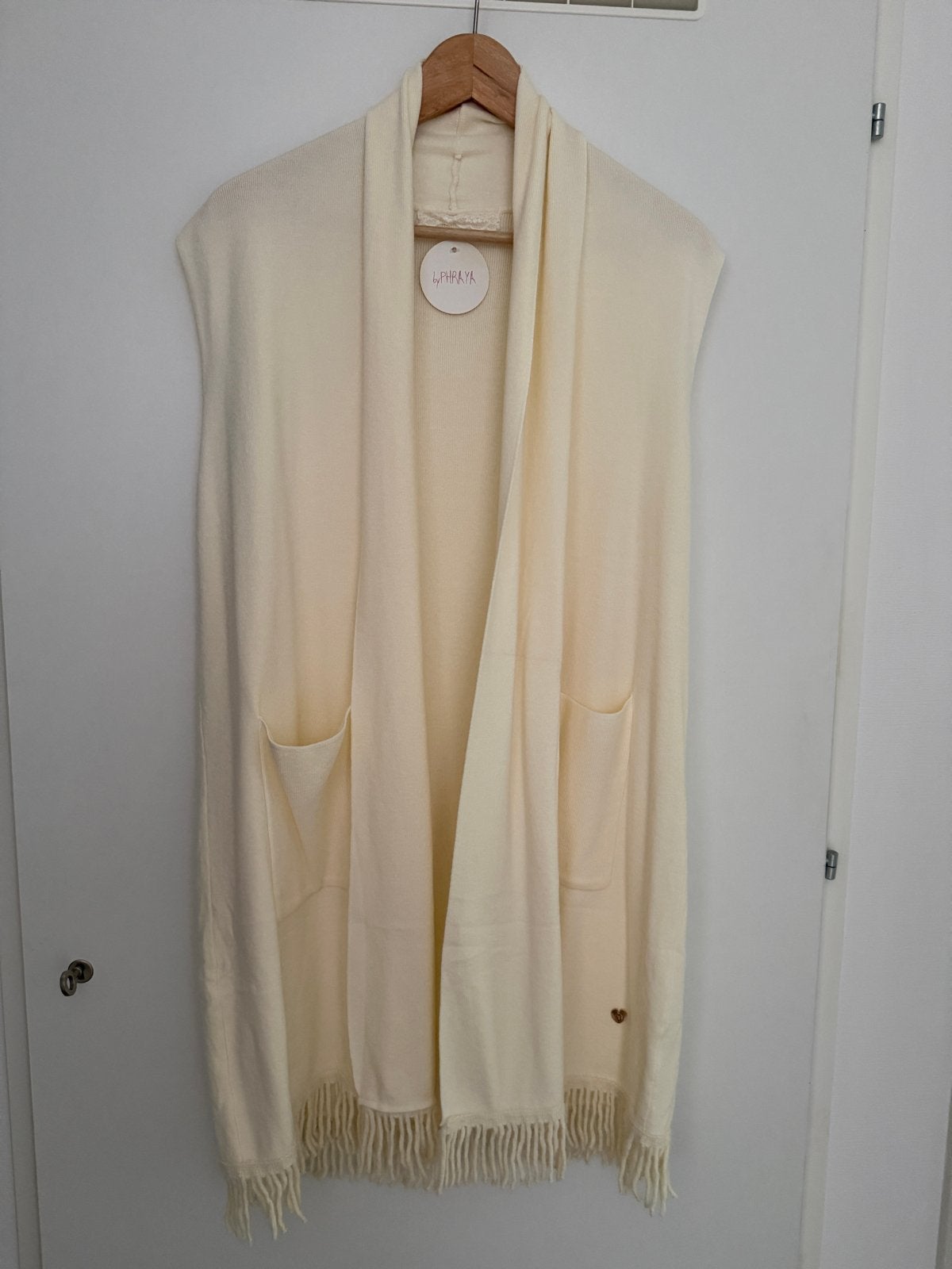 Roomwit mouwloos vest met zakken en franjes, Ophalen of Verzenden, Nieuw, Maat 46/48 (XL) of groter, Wit