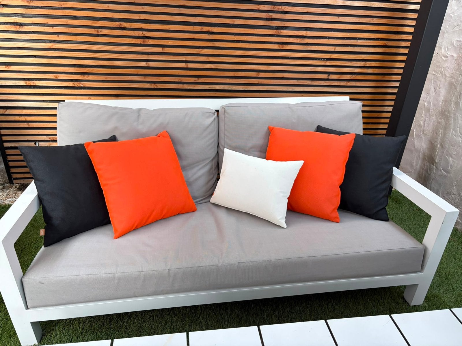 LIFE Buitenkussens in Oranje, Wit en Zwart, Tuin en Terras, Tuinmeubel-accessoires, Ophalen, Zo goed als nieuw