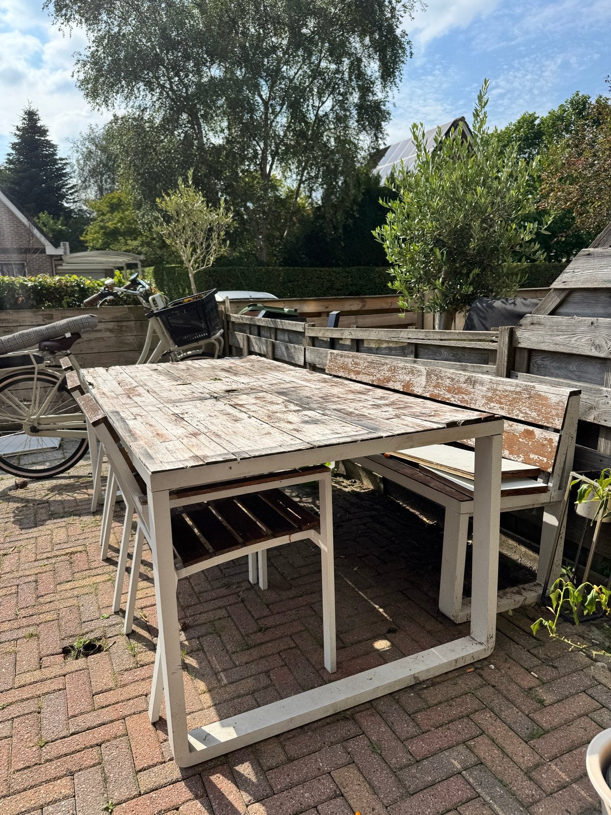 Grote houten tuintafel met banken en stoelen, Tuin en Terras, Tuintafels, Ophalen of Verzenden, Gebruikt, Rechthoekig, Hout