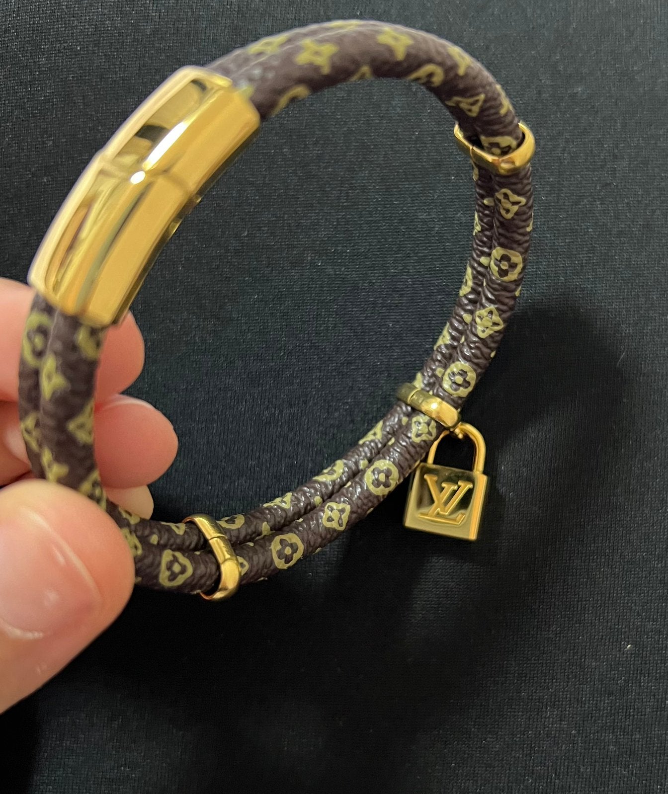 Lv armband, Ophalen of Verzenden, Zo goed als nieuw, Bruin, Leer
