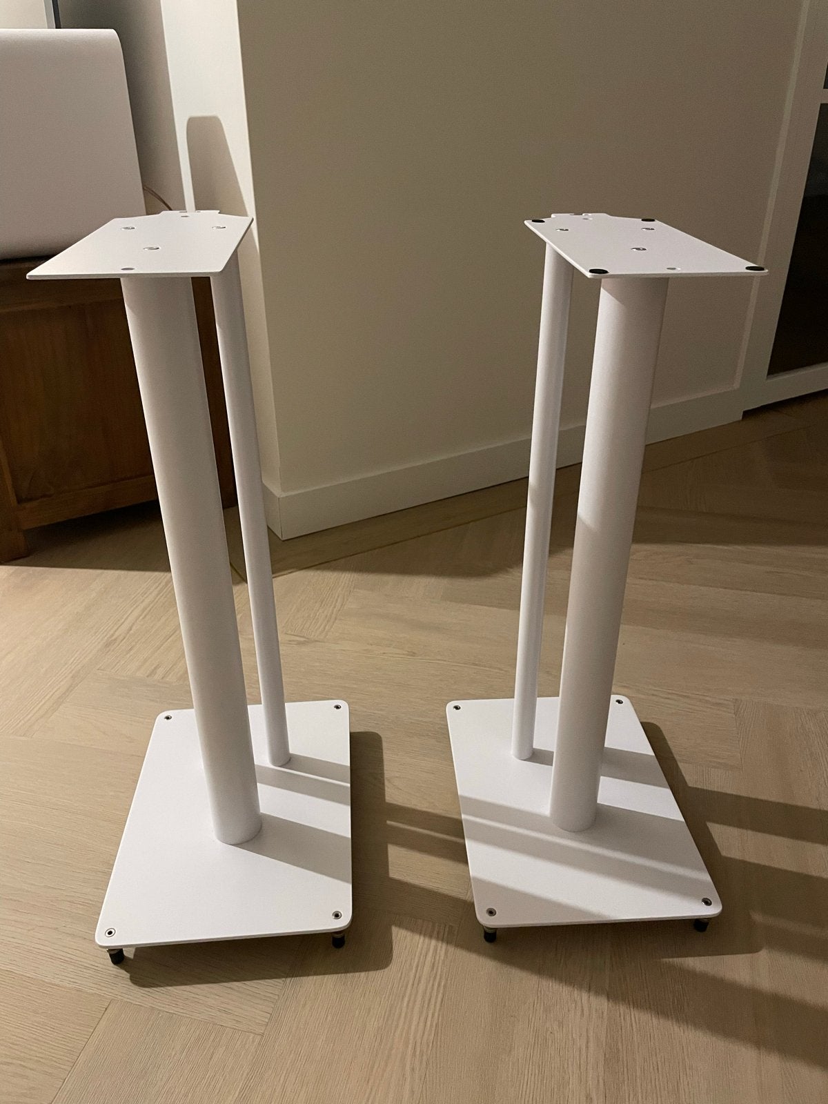 Q Acoustics 3030i Speaker Stands Wit (Paar), Inclusief standaarden, Zo goed als nieuw, Boekenplank luidspreker, Ophalen