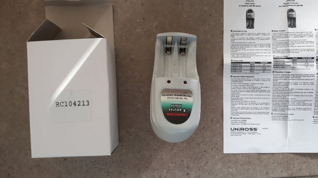 i-MH - Ni-Cd Batterij oplader (nieuw)!, Audio, Tv en Foto, Opladers, Ophalen of Verzenden, Nieuw